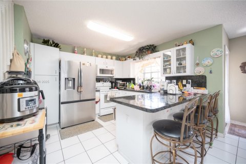 Townhouse in Miami, Florida 3 bedrooms, 171.68 sq.m. № 1926782 - photo 19