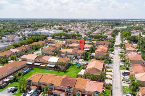 Townhouse in Miami, Florida 3 bedrooms, 171.68 sq.m. № 1926782 - photo 11