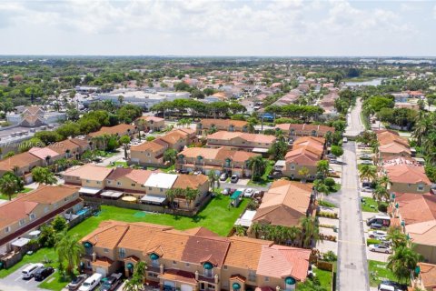 Townhouse in Miami, Florida 3 bedrooms, 171.68 sq.m. № 1926782 - photo 10
