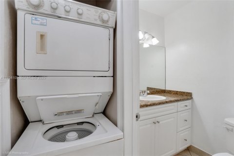 Снять в аренду кондоминиум в Форт-Лодердейл, Флорида 2 спальни, 100.33м2, № 1992309 - фото 7