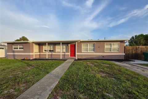 House in Port Charlotte, Florida 4 bedrooms, 144.74 sq.m. № 1785567 - photo 1