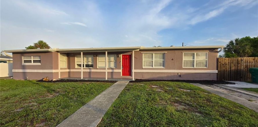 House in Port Charlotte, Florida 4 bedrooms, 144.74 sq.m. № 1785567