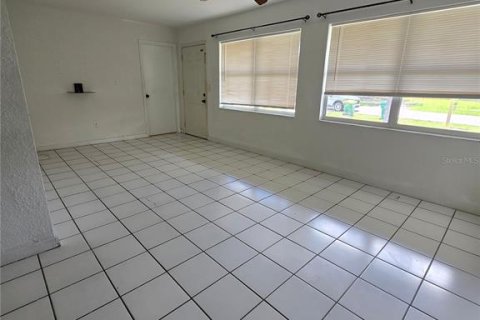 House in Port Charlotte, Florida 4 bedrooms, 144.74 sq.m. № 1785567 - photo 4