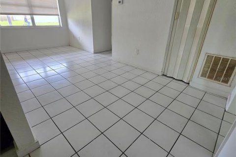 House in Port Charlotte, Florida 4 bedrooms, 144.74 sq.m. № 1785567 - photo 5