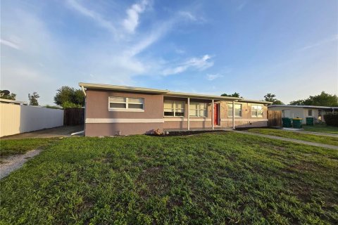 House in Port Charlotte, Florida 4 bedrooms, 144.74 sq.m. № 1785567 - photo 2