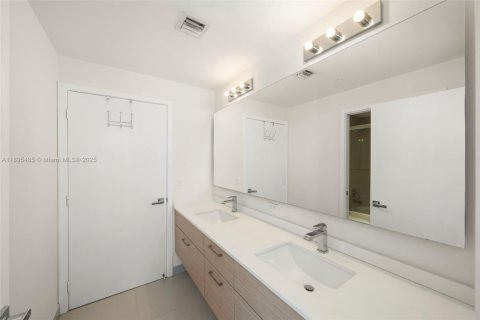 Купить кондоминиум в Майами, Флорида 3 спальни, 139.82м2, № 1948069 - фото 24