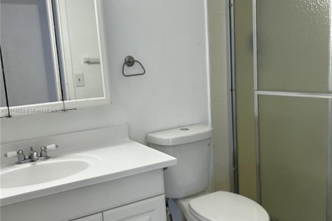 Condo in Sunny Isles Beach, Florida, 2 bedrooms  № 1974613 - photo 17