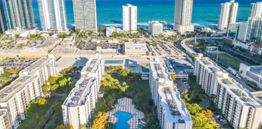 Condo in Sunny Isles Beach, Florida, 2 bedrooms  № 1974613