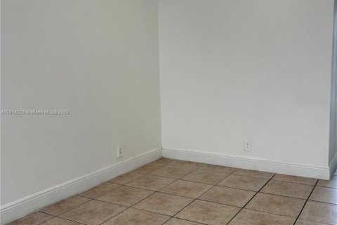 Condo in Sunny Isles Beach, Florida, 2 bedrooms  № 1974613 - photo 15