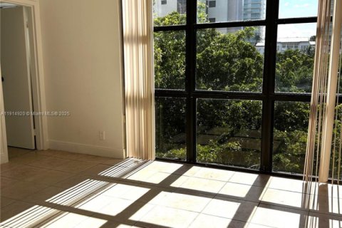 Condo in Sunny Isles Beach, Florida, 2 bedrooms  № 1974613 - photo 26