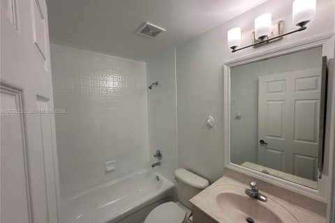 House in Weston, Florida 3 bedrooms, 140.93 sq.m. № 2069235 - photo 22