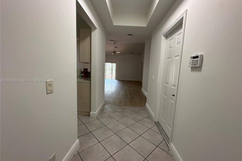 House in Weston, Florida 3 bedrooms, 140.93 sq.m. № 2069235 - photo 4