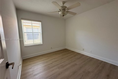 House in Weston, Florida 3 bedrooms, 140.93 sq.m. № 2069235 - photo 16