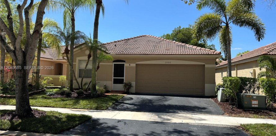 House in Weston, Florida 3 bedrooms, 140.93 sq.m. № 2069235