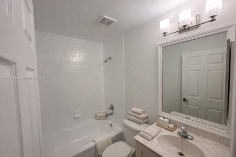 House in Weston, Florida 3 bedrooms, 140.93 sq.m. № 2069235 - photo 21