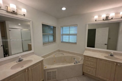 House in Weston, Florida 3 bedrooms, 140.93 sq.m. № 2069235 - photo 28