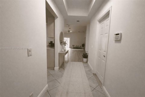 House in Weston, Florida 3 bedrooms, 140.93 sq.m. № 2069235 - photo 3