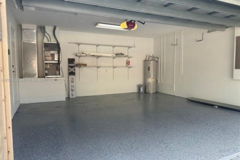 House in Weston, Florida 3 bedrooms, 140.93 sq.m. № 2069235 - photo 30