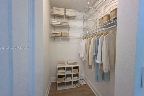 House in Weston, Florida 3 bedrooms, 140.93 sq.m. № 2069235 - photo 19