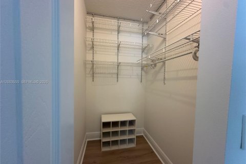 House in Weston, Florida 3 bedrooms, 140.93 sq.m. № 2069235 - photo 20