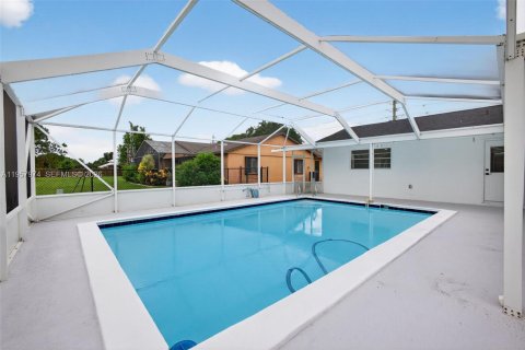 Villa ou maison à vendre à Port St. Lucie, Floride: 4 chambres, 194.07 m2 № 2011627 - photo 9