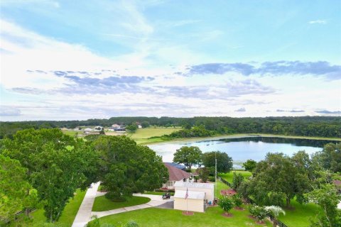 House in Eustis, Florida 3 bedrooms, 210.98 sq.m. № 1850298 - photo 1