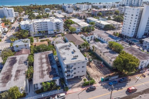 Condo in Miami Beach, Florida, 1 bedroom  № 2004792 - photo 22