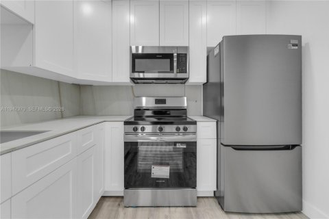 Condo in Miami Beach, Florida, 1 bedroom  № 2004792 - photo 8