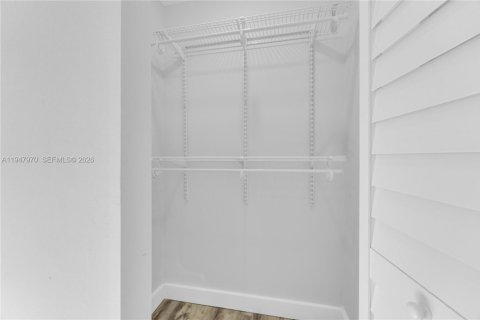Condo in Miami Beach, Florida, 1 bedroom  № 2004792 - photo 17
