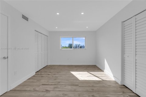 Condo in Miami Beach, Florida, 1 bedroom  № 2004792 - photo 9