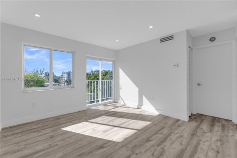 Condo in Miami Beach, Florida, 1 bedroom  № 2004792 - photo 3