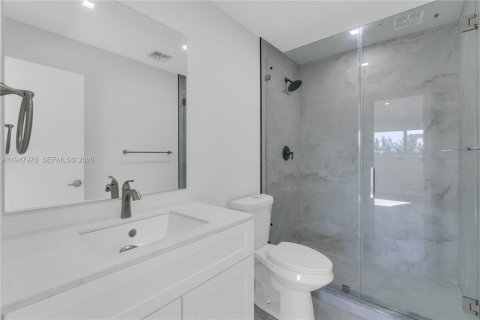 Condo in Miami Beach, Florida, 1 bedroom  № 2004792 - photo 13