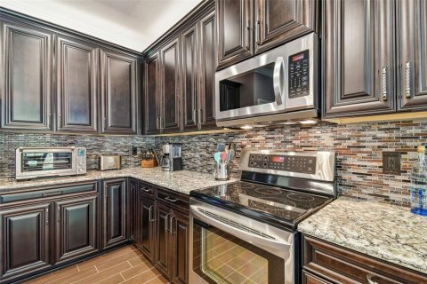 House in CONNERTON

 in Land O' Lakes, Florida 3 bedrooms, 223.71 sq.m. № 1628810 - photo 29