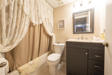 Copropriété à vendre à Tamarac, Floride: 2 chambres, 117.99 m2 № 1889032 - photo 15