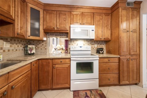 Copropriété à vendre à Tamarac, Floride: 2 chambres, 117.99 m2 № 1889032 - photo 2