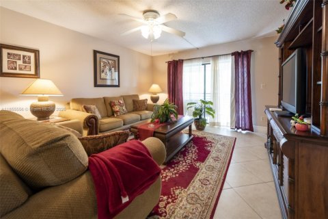 Copropriété à vendre à Tamarac, Floride: 2 chambres, 117.99 m2 № 1889032 - photo 7