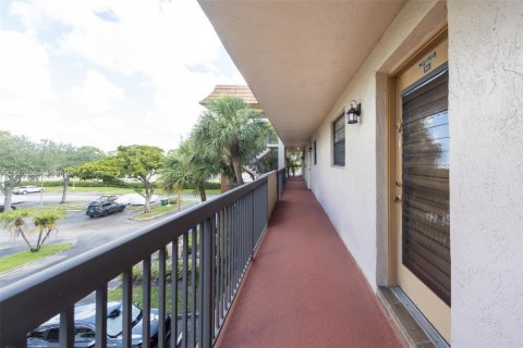Copropriété à vendre à Tamarac, Floride: 2 chambres, 117.99 m2 № 1889032 - photo 17