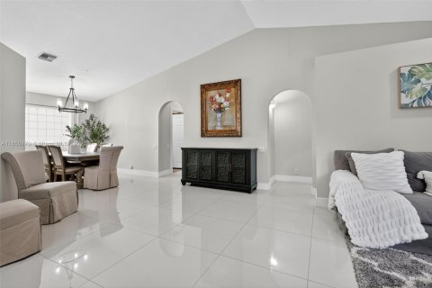 House in Boynton Beach, Florida 3 bedrooms, 167.22 sq.m. № 1887776 - photo 5