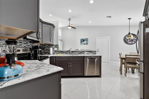 House in Boynton Beach, Florida 3 bedrooms, 167.22 sq.m. № 1887776 - photo 22