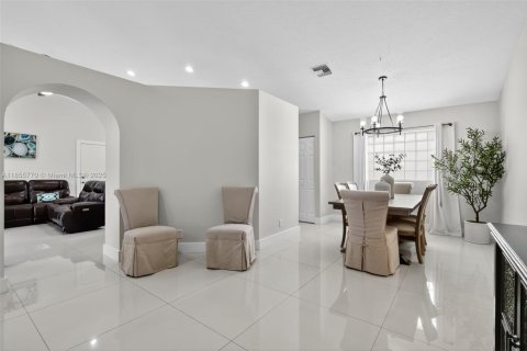 House in Boynton Beach, Florida 3 bedrooms, 167.22 sq.m. № 1887776 - photo 19