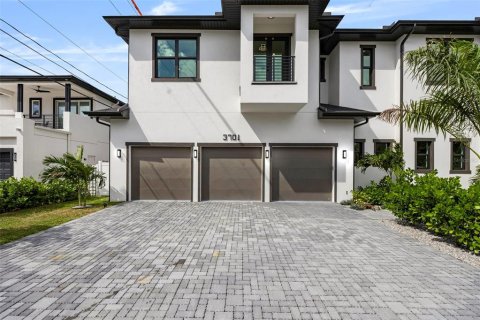 House in Tampa, Florida 5 bedrooms, 473.43 sq.m. № 2229658 - photo 4