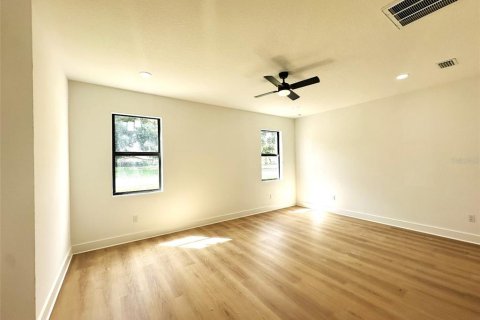 House in Seffner, Florida 4 bedrooms, 182.83 sq.m. № 2395909 - photo 15