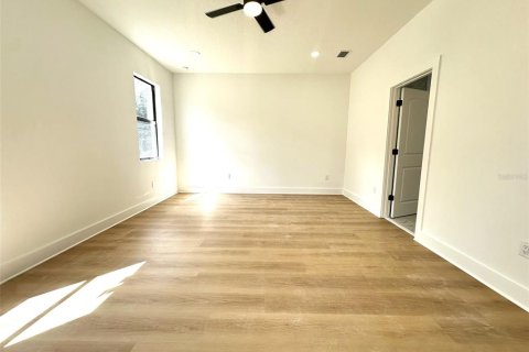 House in Seffner, Florida 4 bedrooms, 182.83 sq.m. № 2395909 - photo 16