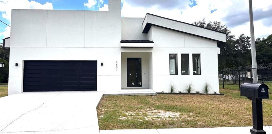 House in Seffner, Florida 4 bedrooms, 182.83 sq.m. № 2395909