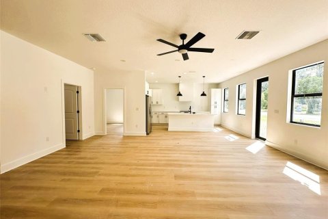 House in Seffner, Florida 4 bedrooms, 182.83 sq.m. № 2395909 - photo 12