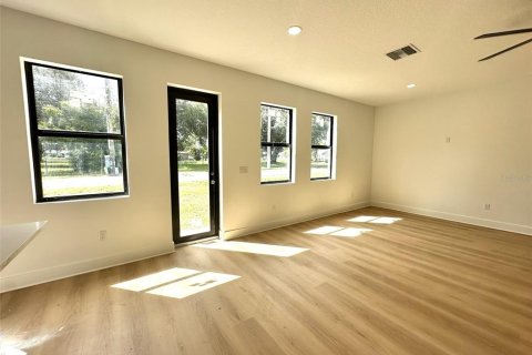 House in Seffner, Florida 4 bedrooms, 182.83 sq.m. № 2395909 - photo 13