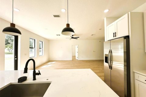 House in Seffner, Florida 4 bedrooms, 182.83 sq.m. № 2395909 - photo 10