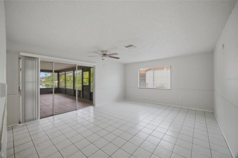 Villa ou maison à vendre à New Port Richey, Floride: 3 chambres, 153.57 m2 № 2284778 - photo 9