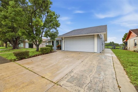 Villa ou maison à vendre à New Port Richey, Floride: 3 chambres, 153.57 m2 № 2284778 - photo 3