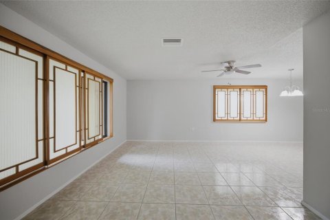 Villa ou maison à vendre à New Port Richey, Floride: 3 chambres, 153.57 m2 № 2284778 - photo 6